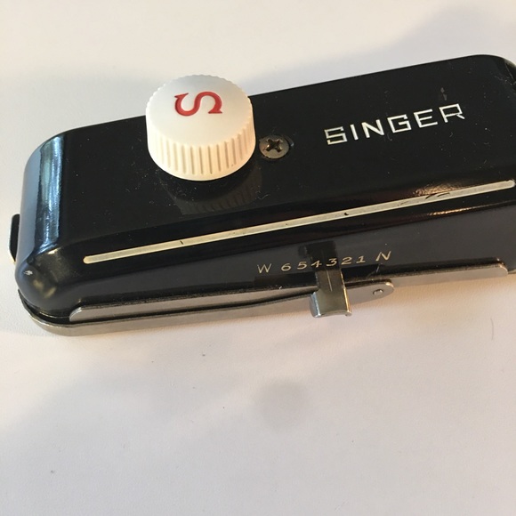 Vintage Singer Buttonholer No. 160506 - Picture 11 of 16